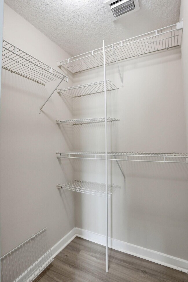 Building Photo - 3611 High Ridge Rd