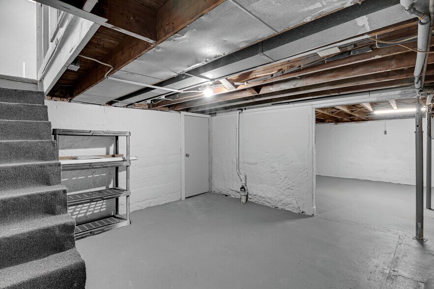 Building Photo - 9919 Clyde Ave