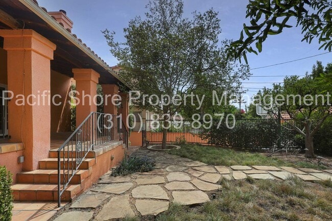 Building Photo - 1229 N Geneva St