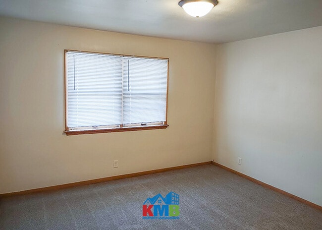 Building Photo - 131 Southview Dr