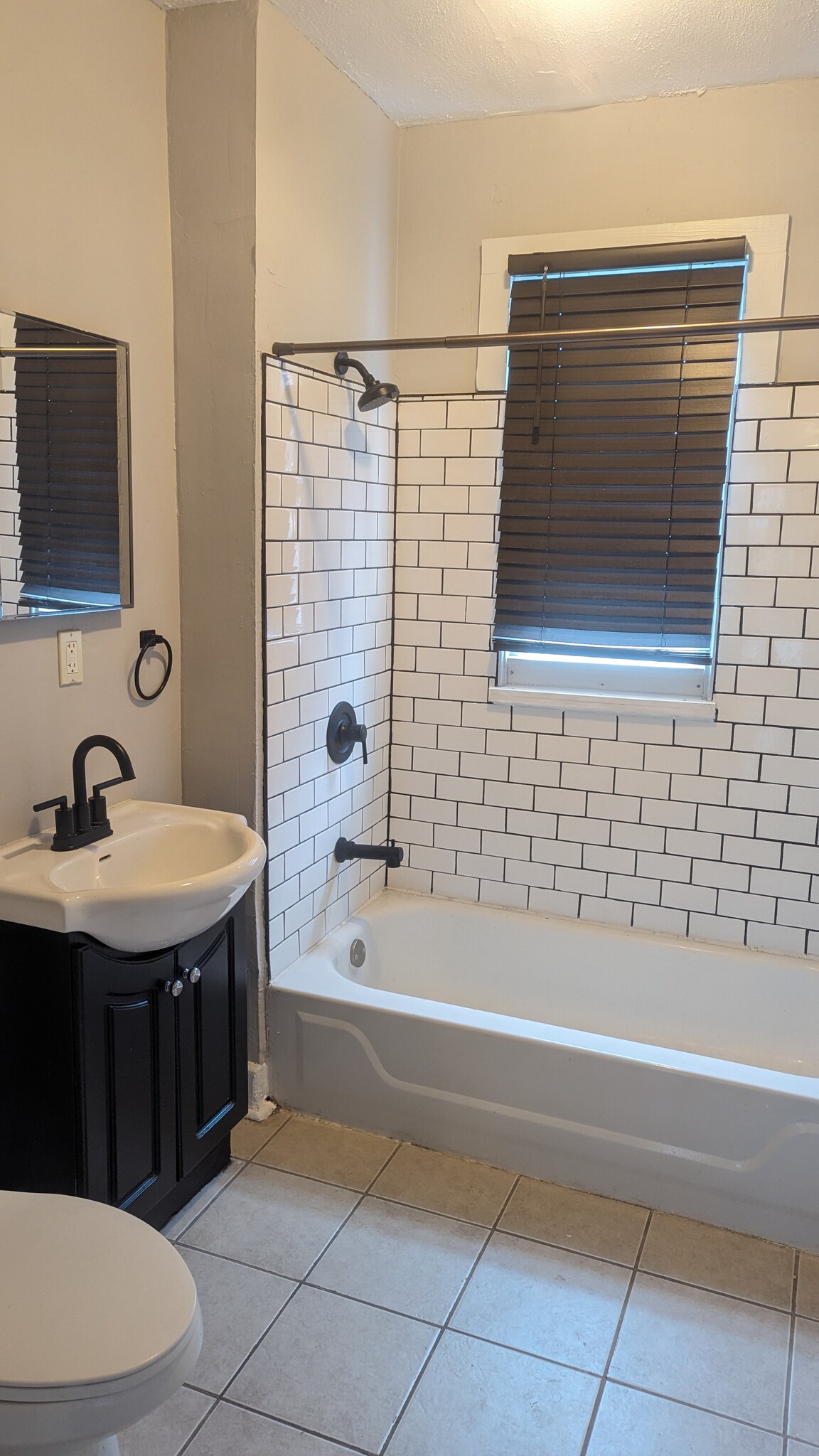 2nd Floor full bath - 502 Woodruff Place Middle Dr
