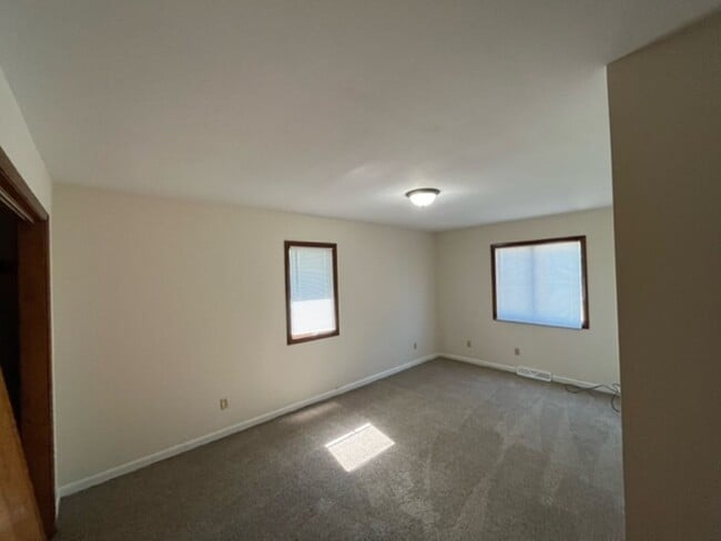 Building Photo - 455