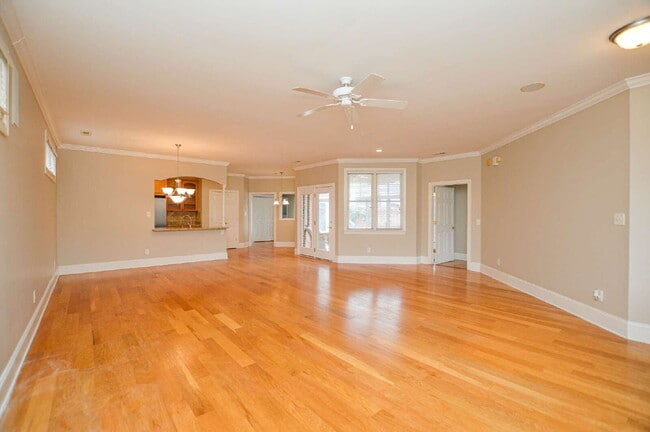 Building Photo - 986 Blakeley Walk