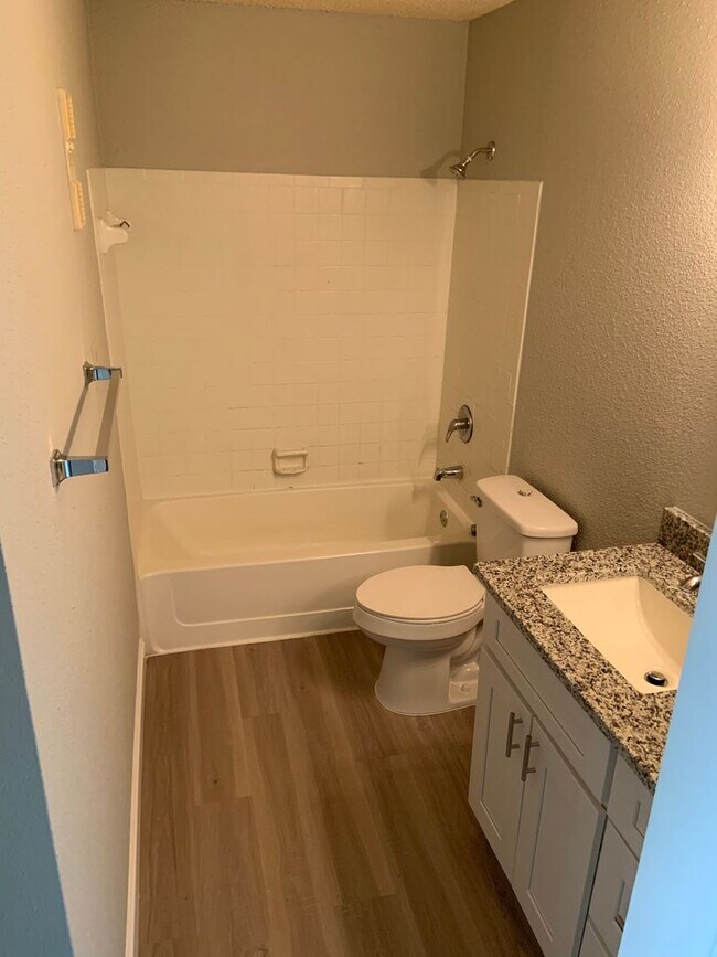 Building Photo - Charming Condo Living in the Gated Community of Cabana Key!