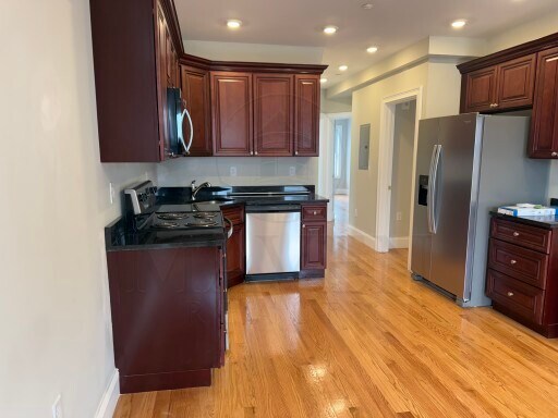 Building Photo - 60 Bonair St