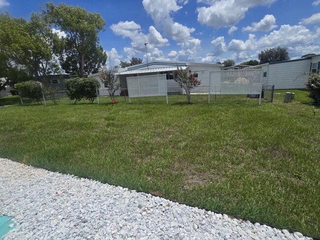 Building Photo - 7366 1st Loop Ave