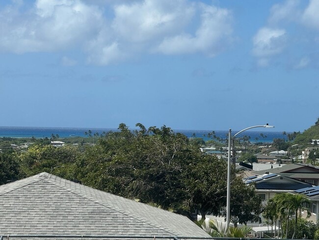 Building Photo - 541 Kuliouou Rd