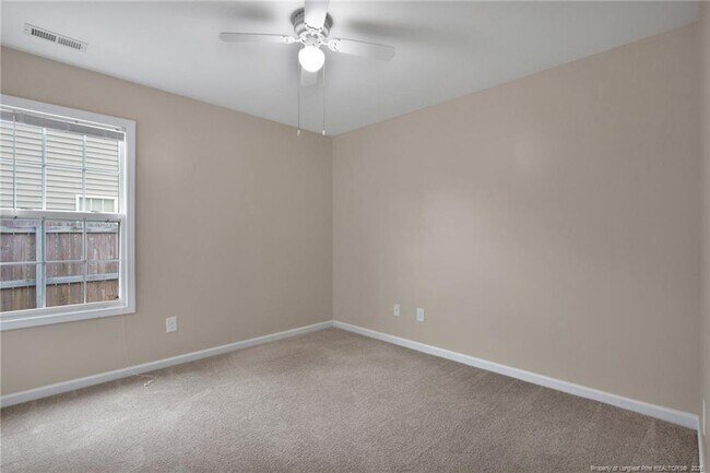 Building Photo - 672 Hogart St