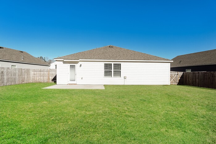 Building Photo - 5688 Timber Leaf Lp