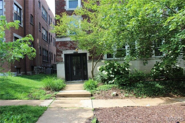 Building Photo - 6318 S Rosebury Ave