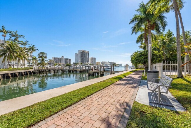 Building Photo - 7914 Harbor Island Dr