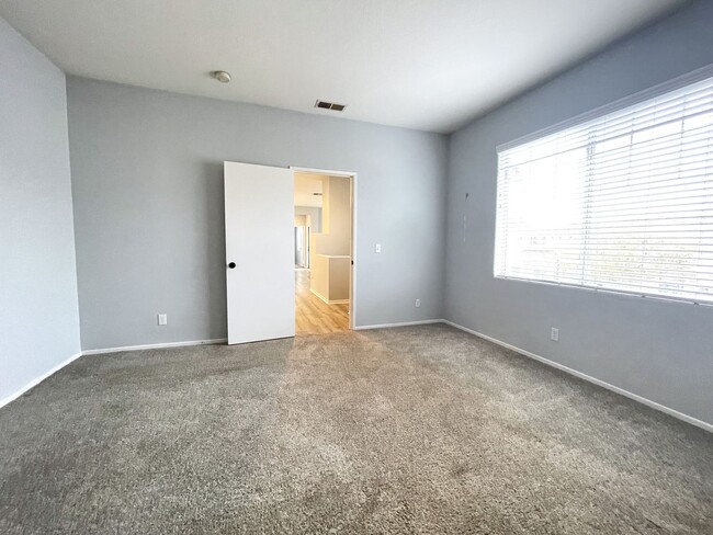 Building Photo - Remodeled Scripps Ranch Condo