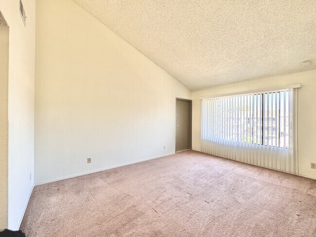 Building Photo - 3371 Baywood Terrace