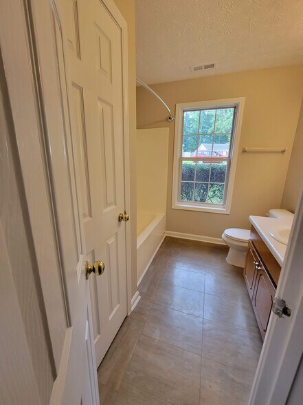 Bathroom beside Bedroom #1 and #2 - 119 Bay Court Dr
