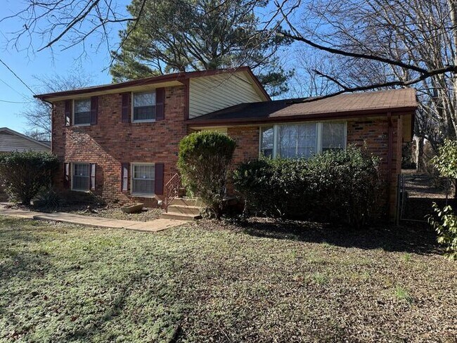 Building Photo - Renovated Multi-Story Brick House in East Nashville - Fenced in Yard