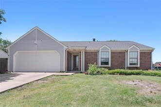 Building Photo - 3516 Glenview Dr