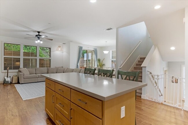 Building Photo - 912 Lundy Ln