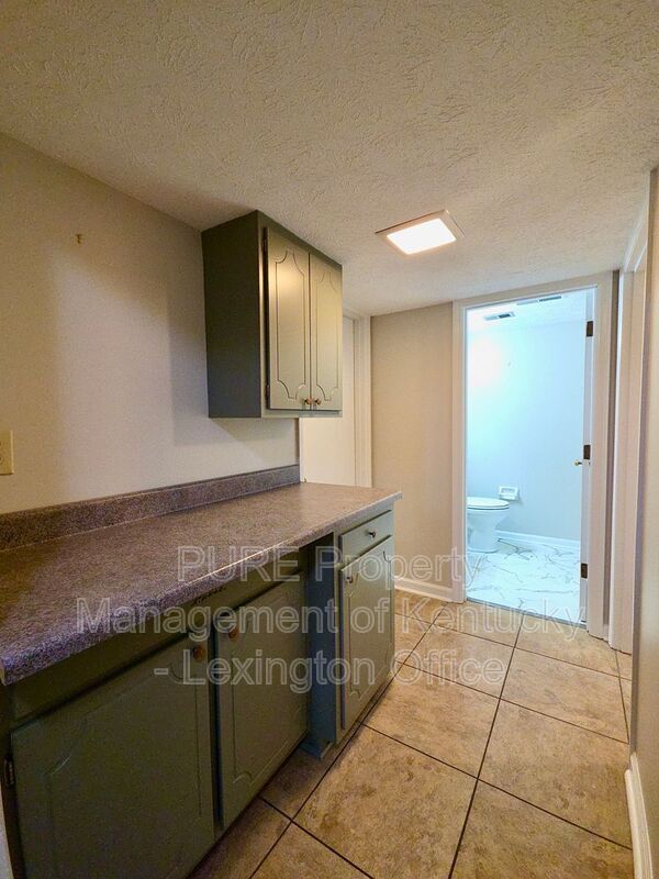 Building Photo - 3462 Lansdowne Dr