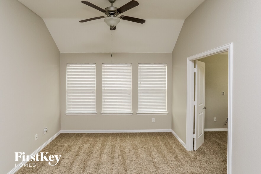 Building Photo - 150 Cameron Dr