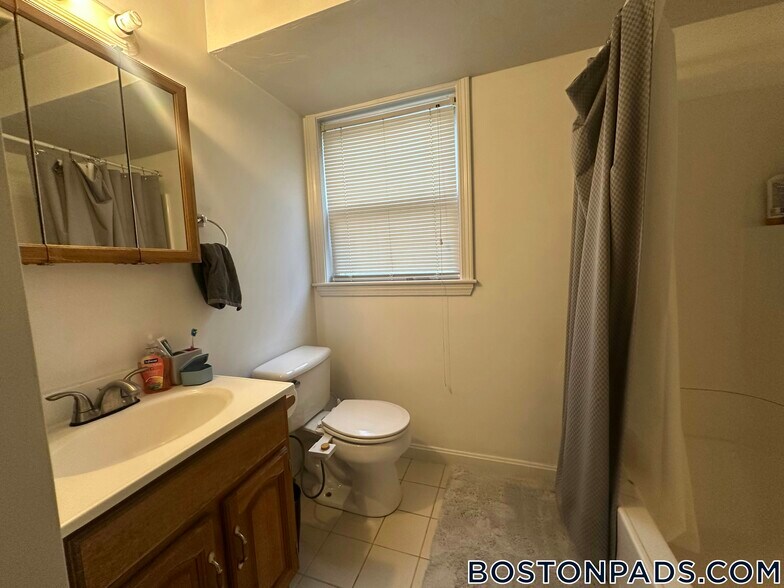 Building Photo - 174 Calumet St