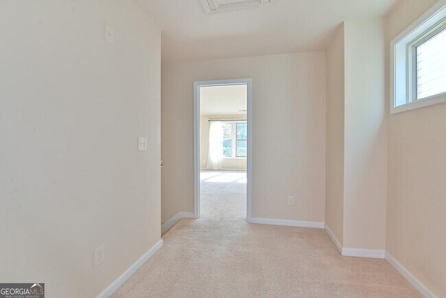 Building Photo - 4665 Woodbine Way