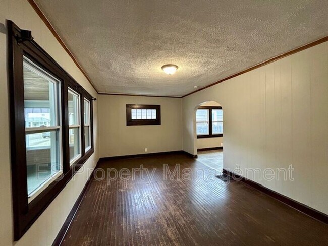 Building Photo - 1840 W Maryland St