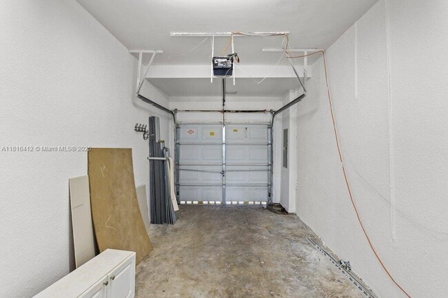 Building Photo - 5090 SW 136th Ave