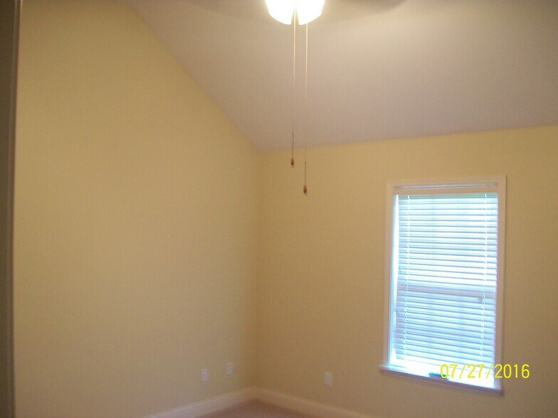 Building Photo - 2206 Anderson Rd