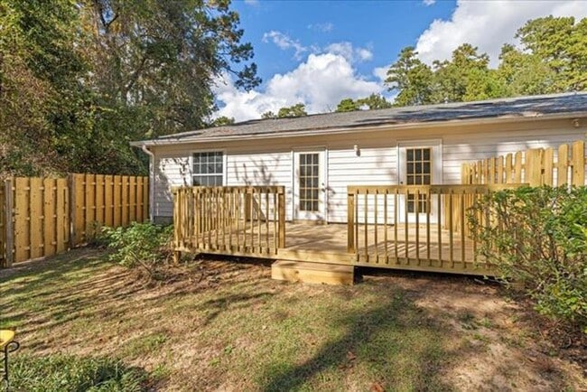 Building Photo - East Tallahassee Brick Townhome With One Car Garage