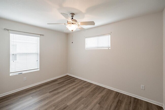 Building Photo - 9917 Kingfisher Dr