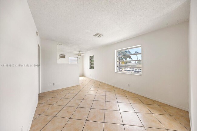 Building Photo - 400 SE 31st St