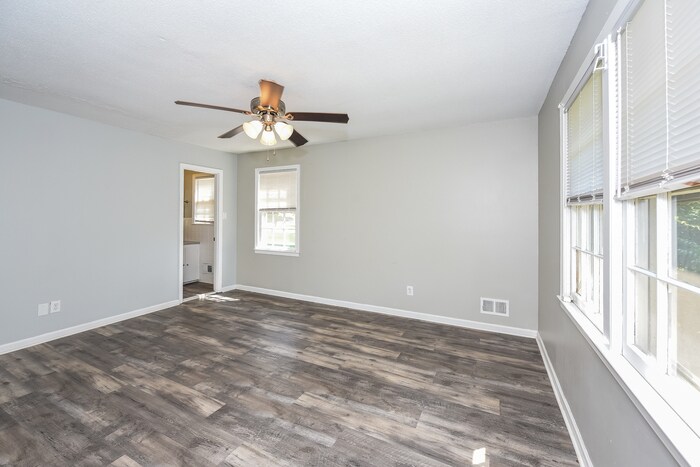 Building Photo - 455 Brookshire Dr