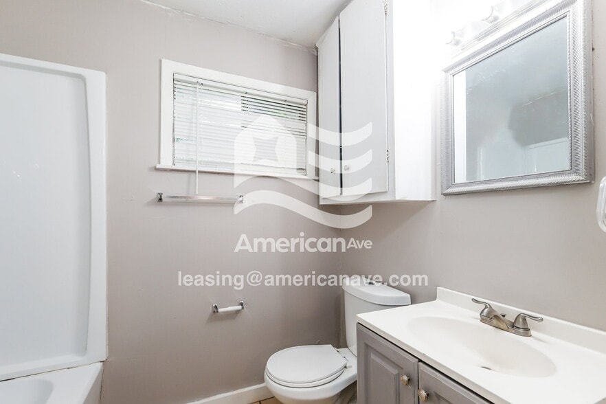 Building Photo - 408 Queen Marie Ln