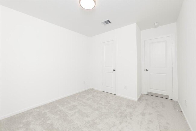 Building Photo - 1626 Red Oak Dr