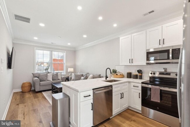 Building Photo - 153 Morgan St