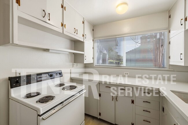 Building Photo - 3841 Marshall Ave