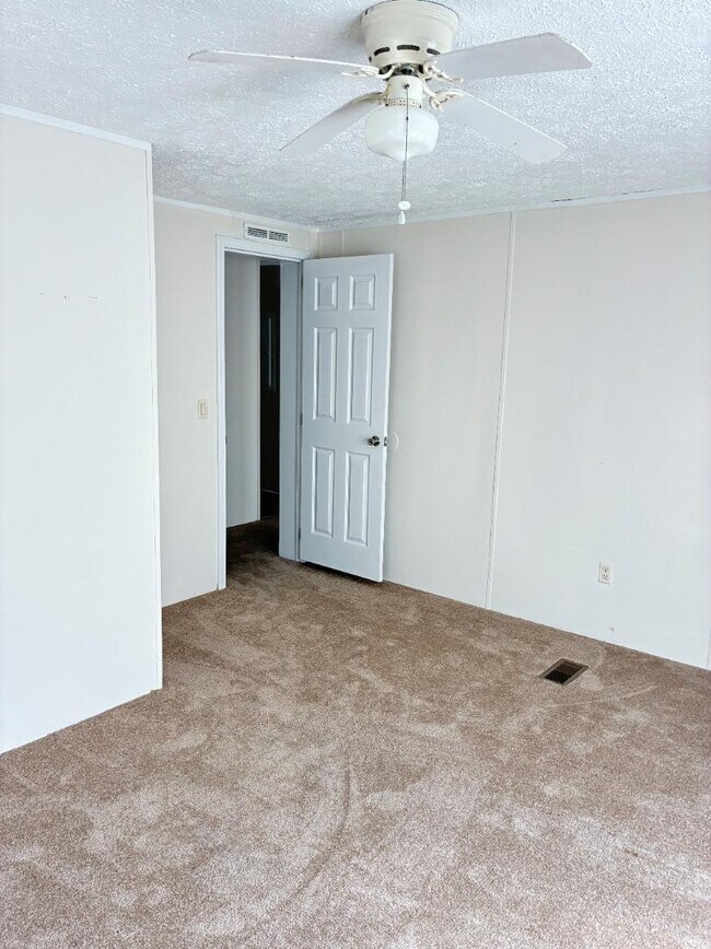 Building Photo - 5122 Heaths Glen Rd