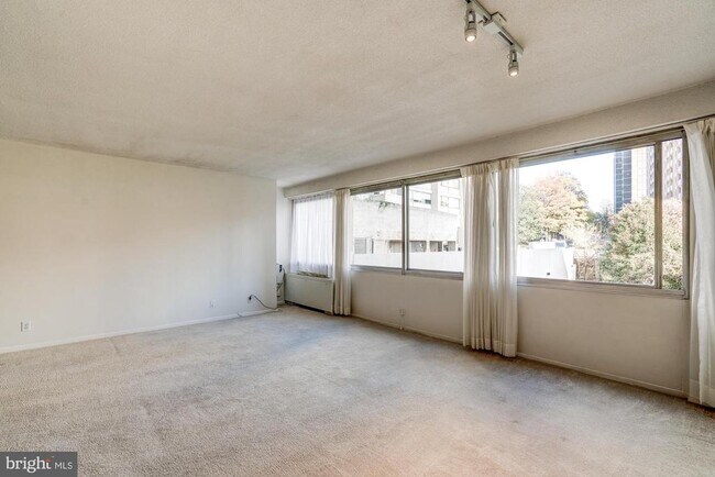 Building Photo - 4515 Willard Ave