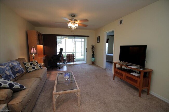 Building Photo - 273 Robin Hood Cir