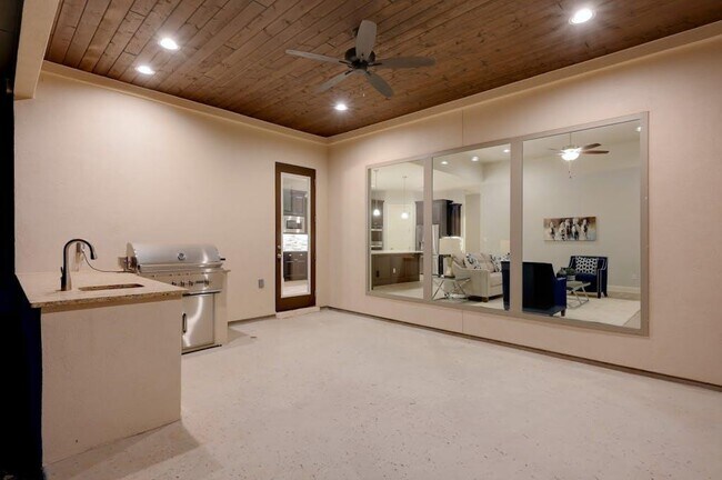Building Photo - 227 Dally Ct