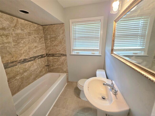 Building Photo - 2663 Ashlawn Dr
