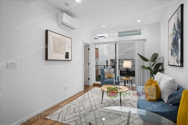Building Photo - Like-New 2-Bedroom Townhome in Seattle w/R...