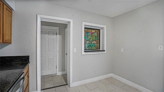 Building Photo - 2992 Chantilly Ave