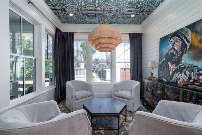 Building Photo - Fully Furnished Home In The Groves