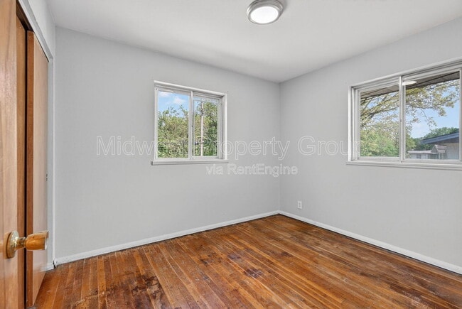 Building Photo - 743 Shepley Dr