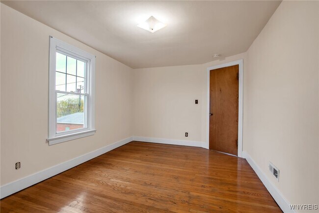 Building Photo - 21 Waverly Ave