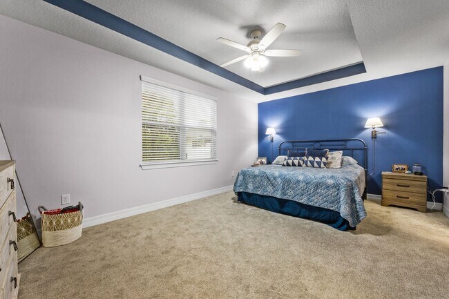 Building Photo - Beautifully Maintained home in Pool Community!