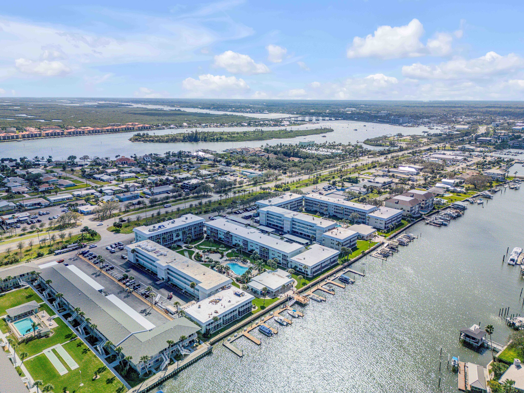 Building Photo - 325 N Causeway