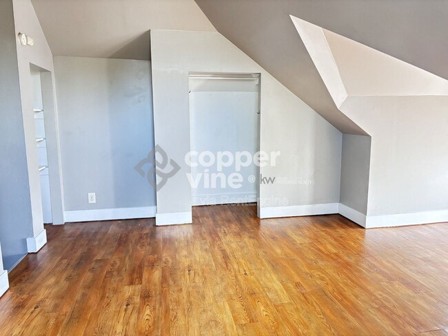 Building Photo - 146 Logan St