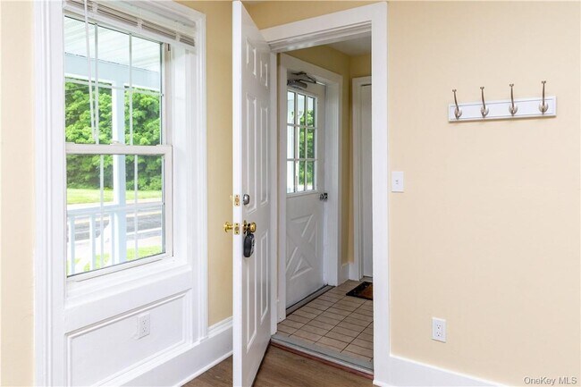 Building Photo - 1083 NY-311